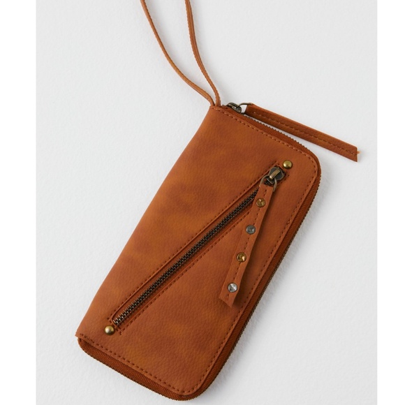 Free People Vegan Distressed Wallet in Brown NWT - Picture 2 of 7